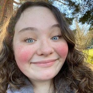 Meet your Posher, Elise